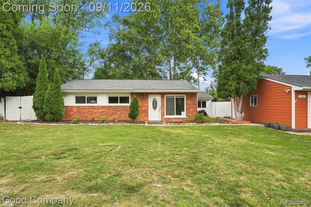 5800 Cambrook Lane, Waterford, MI 48329