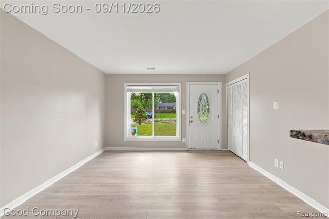 5800 Cambrook Lane, Waterford, MI 48329
