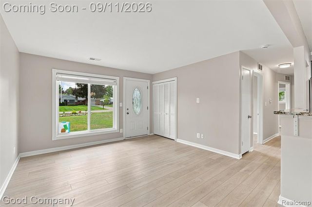 5800 Cambrook Lane, Waterford, MI 48329