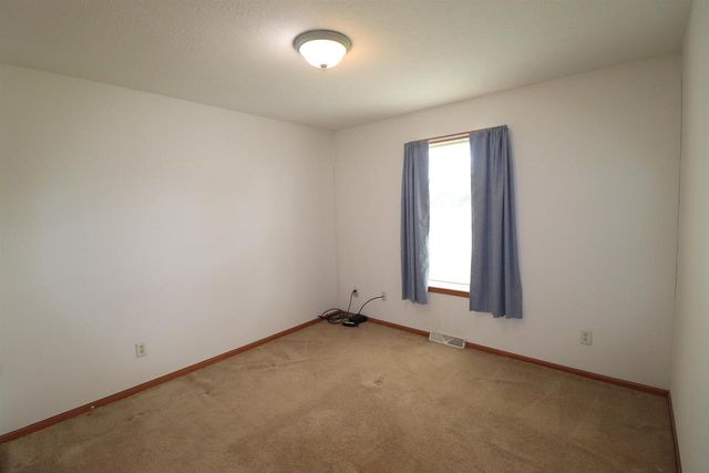 2209 S Ellis Road, Janesville, WI 53548