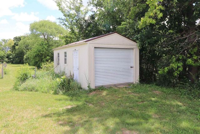 2209 S Ellis Road, Janesville, WI 53548