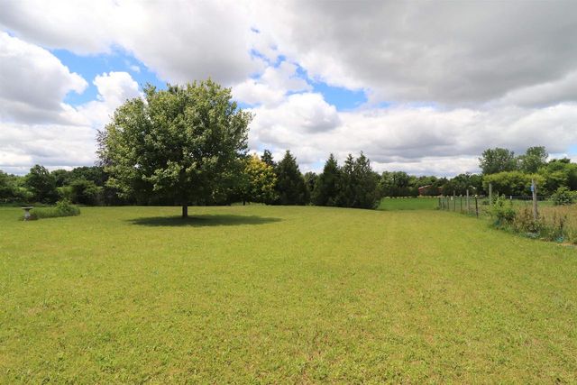 2209 S Ellis Road, Janesville, WI 53548