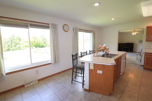 2209 S Ellis Road, Janesville, WI 53548
