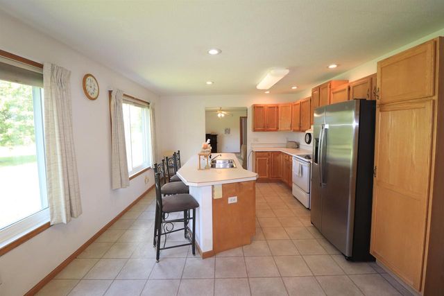 2209 S Ellis Road, Janesville, WI 53548