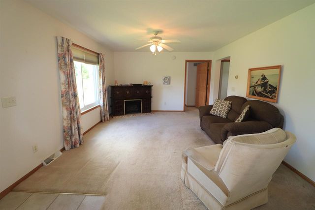 2209 S Ellis Road, Janesville, WI 53548