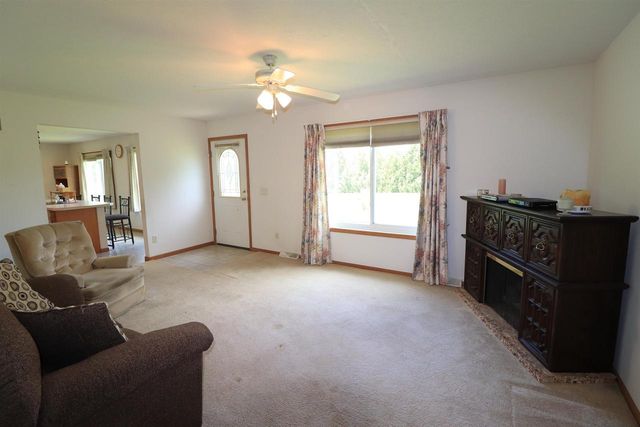 2209 S Ellis Road, Janesville, WI 53548