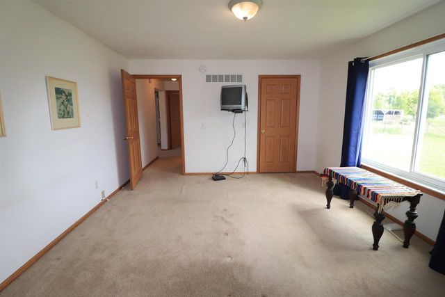 2209 S Ellis Road, Janesville, WI 53548
