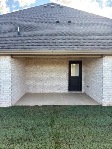 4200 SW Pawhuska Street, Bentonville, AR 72713