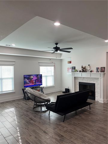 4200 SW Pawhuska Street, Bentonville, AR 72713
