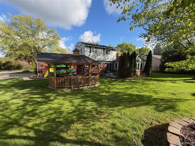9739 Waterway Drive, Grosse Ile, MI 48138