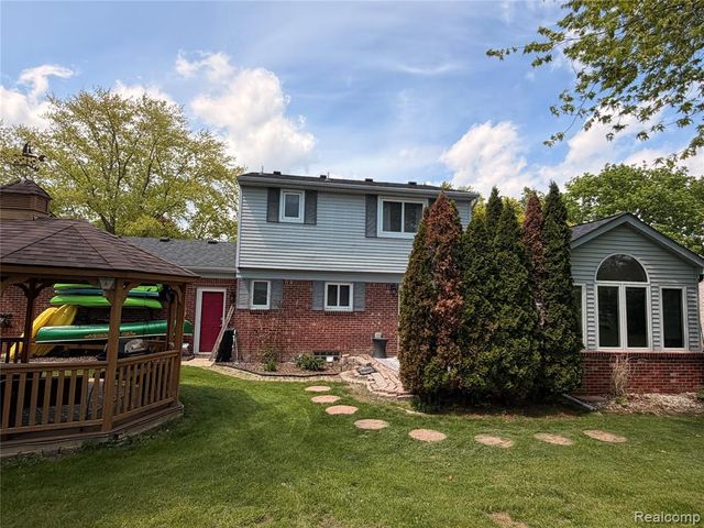 9739 Waterway Drive, Grosse Ile, MI 48138