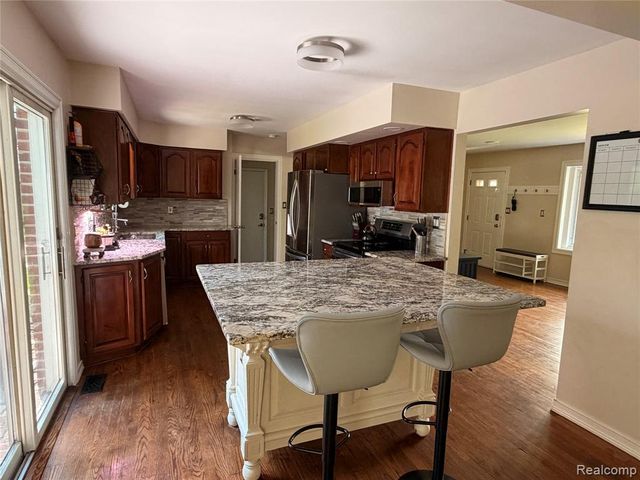 9739 Waterway Drive, Grosse Ile, MI 48138