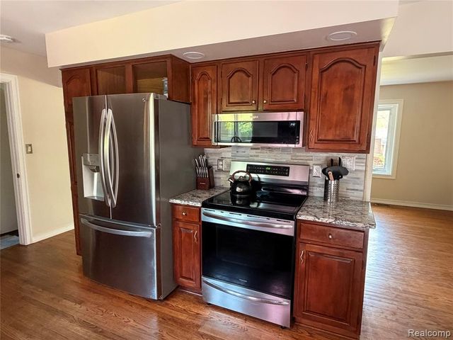 9739 Waterway Drive, Grosse Ile, MI 48138