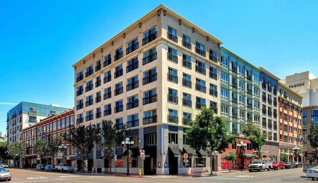Image 1 of property listing at 450 J St 6121, San Diego, CA 92101