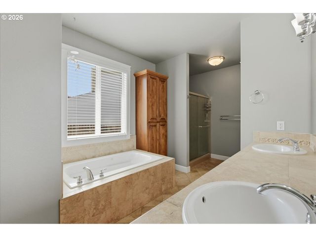 909 N 9TH Way, Ridgefield, WA 98642