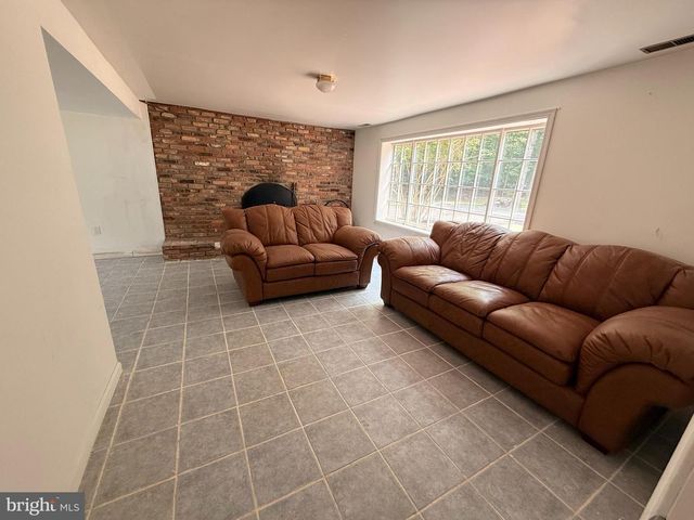 8910 BROOK DR, Waldorf, MD 20603