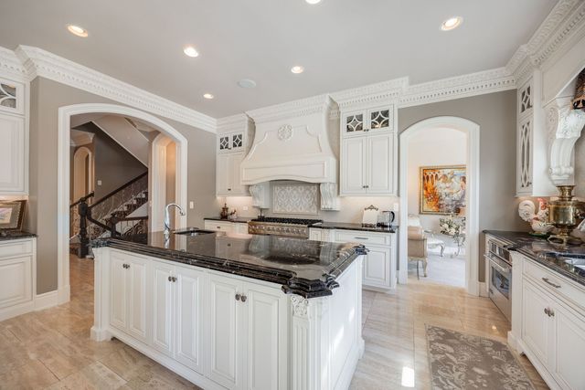 50 Baybrook Lane, Oak Brook, IL 60523