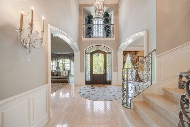 50 Baybrook Lane, Oak Brook, IL 60523