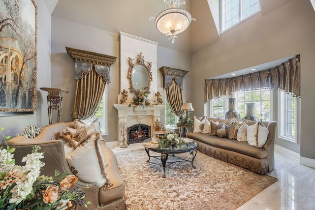 50 Baybrook Lane, Oak Brook, IL 60523
