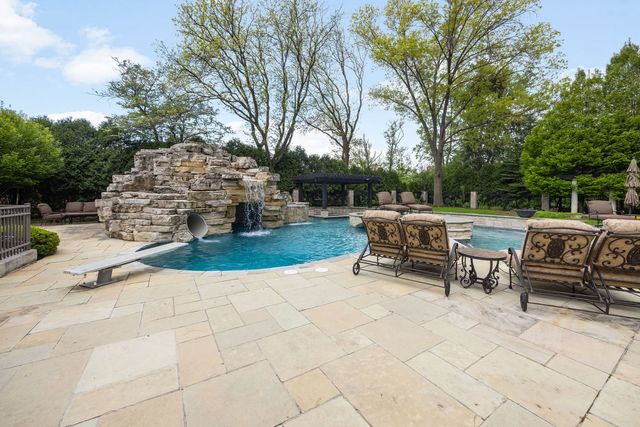 50 Baybrook Lane, Oak Brook, IL 60523
