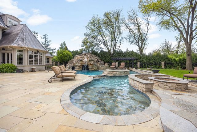 50 Baybrook Lane, Oak Brook, IL 60523