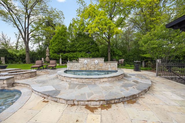 50 Baybrook Lane, Oak Brook, IL 60523