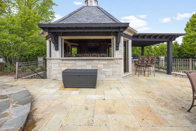 50 Baybrook Lane, Oak Brook, IL 60523