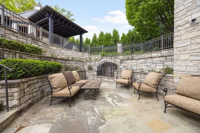 50 Baybrook Lane, Oak Brook, IL 60523
