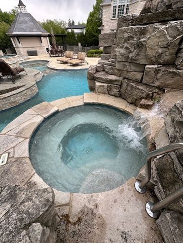 50 Baybrook Lane, Oak Brook, IL 60523