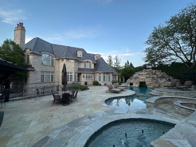 50 Baybrook Lane, Oak Brook, IL 60523