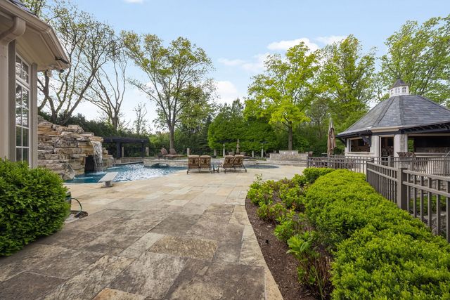 50 Baybrook Lane, Oak Brook, IL 60523