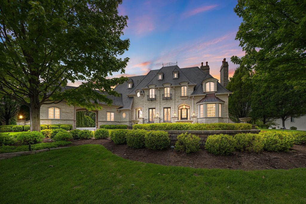 50 Baybrook Lane, Oak Brook, IL 60523