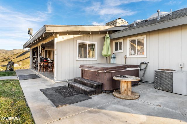 20102 Pine Ridge Drive, Tehachapi, CA 93561