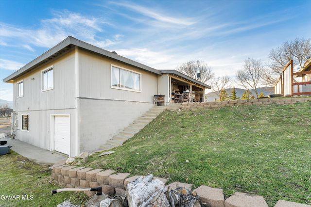 20102 Pine Ridge Drive, Tehachapi, CA 93561