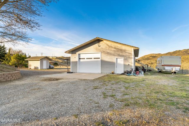 20102 Pine Ridge Drive, Tehachapi, CA 93561