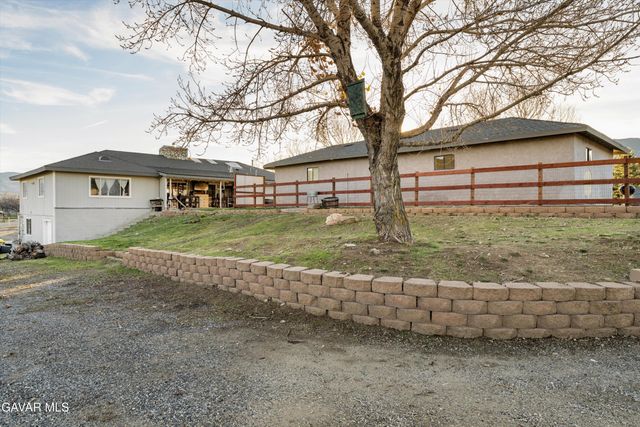 20102 Pine Ridge Drive, Tehachapi, CA 93561