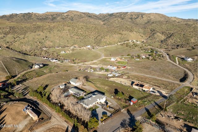 20102 Pine Ridge Drive, Tehachapi, CA 93561