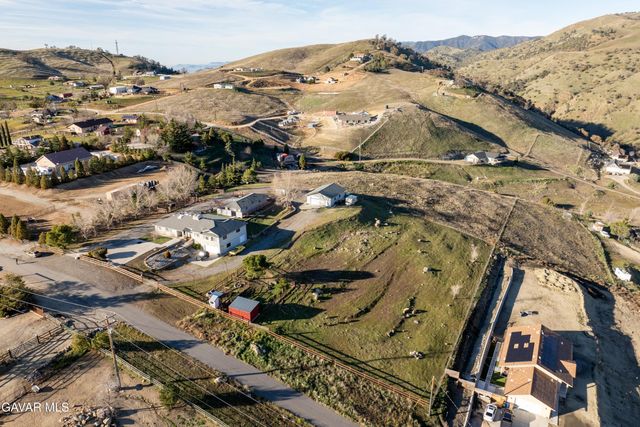 20102 Pine Ridge Drive, Tehachapi, CA 93561