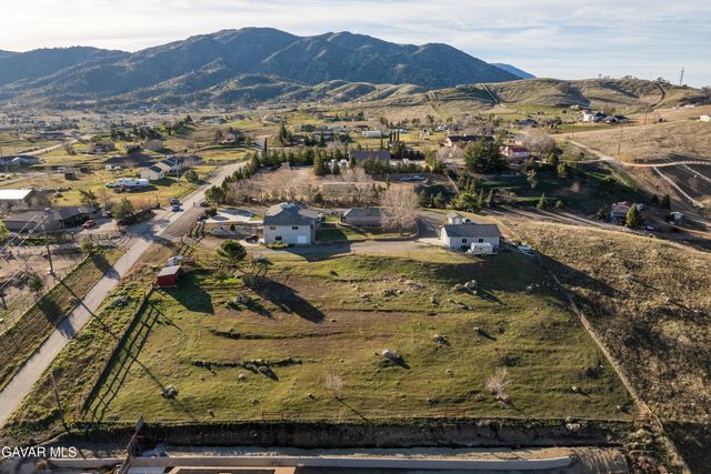 20102 Pine Ridge Drive, Tehachapi, CA 93561