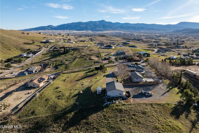 20102 Pine Ridge Drive, Tehachapi, CA 93561