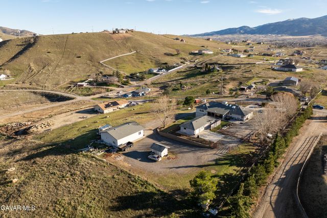 20102 Pine Ridge Drive, Tehachapi, CA 93561