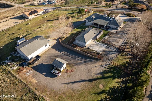 20102 Pine Ridge Drive, Tehachapi, CA 93561