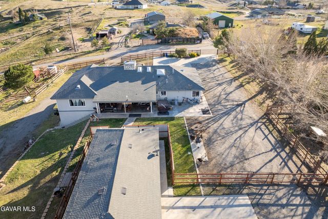20102 Pine Ridge Drive, Tehachapi, CA 93561