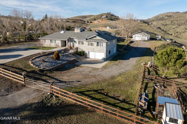 20102 Pine Ridge Drive, Tehachapi, CA 93561