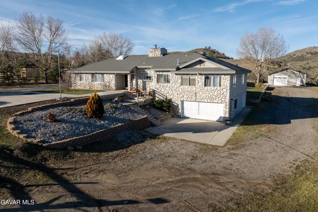 20102 Pine Ridge Drive, Tehachapi, CA 93561
