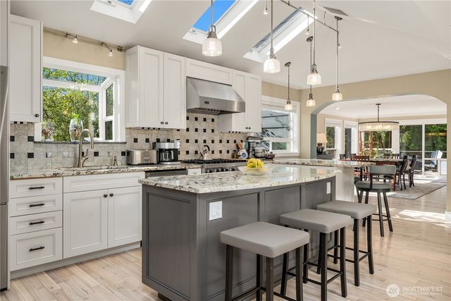 4014 SW 98th Street, Seattle, WA 98136