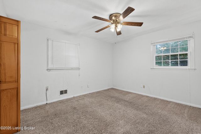 4031 Blossomwood Dr, Louisville, KY 40220