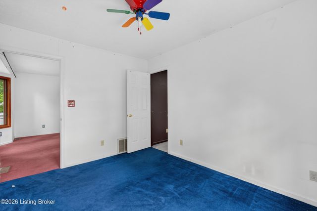 4031 Blossomwood Dr, Louisville, KY 40220