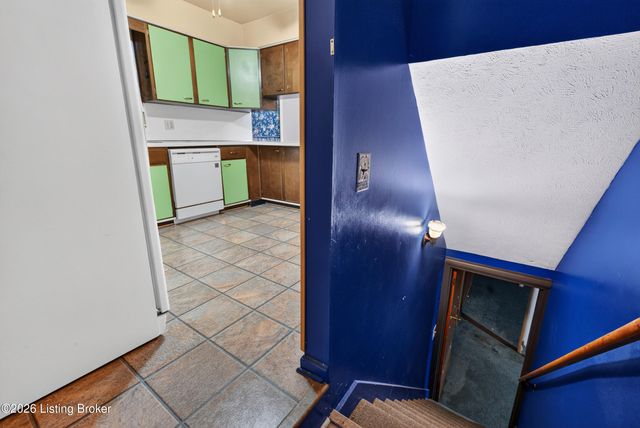 4031 Blossomwood Dr, Louisville, KY 40220