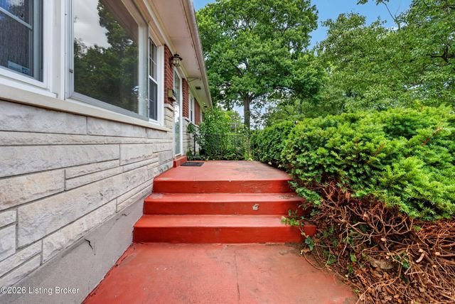 4031 Blossomwood Dr, Louisville, KY 40220